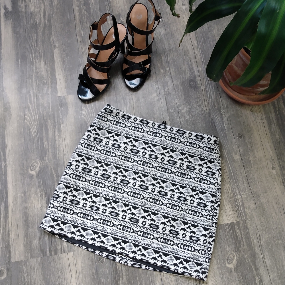 H&M Mini Aztec Print Skirt